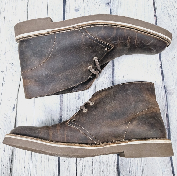 CLARKS | Bushacre II lace-up distressed leather chukka desert boots - Picture 3 of 10
